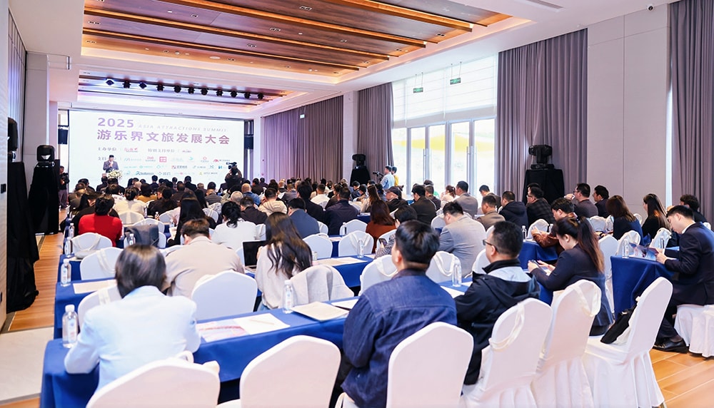 科技铸就非凡体验，专业成就行业标杆——PA旗舰厅游乐荣膺2025金冠奖“杰出水滑道设备奖”