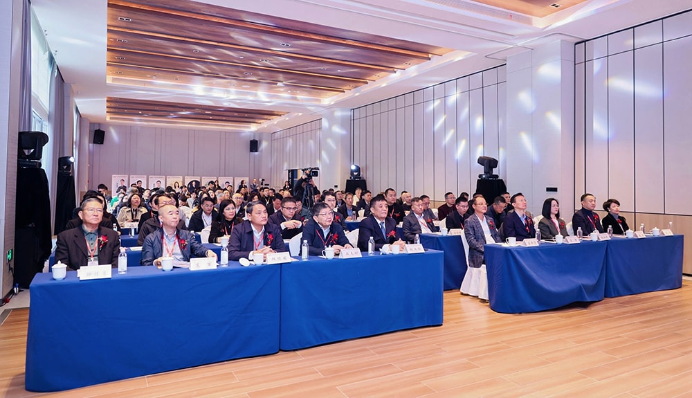 科技铸就非凡体验，专业成就行业标杆——PA旗舰厅游乐荣膺2025金冠奖“杰出水滑道设备奖”